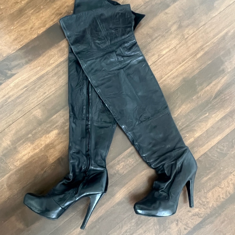 Report Signature Thigh High Leather Boots